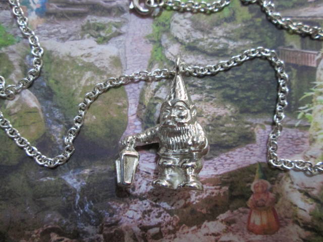Lo Gnomo e la Lanterna - Ciondolo (Argento) - The Gnome and the Lantern - Pendant (Silver)