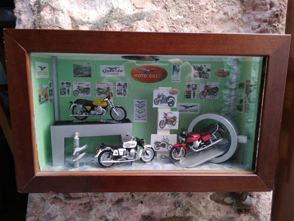 Moto Guzzi - Roombox
