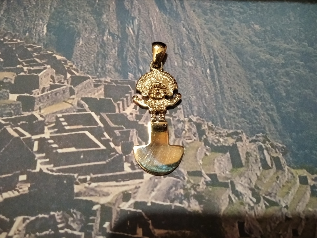 Tumi con Lama (Oro) - Tumi with Blade (Gold)